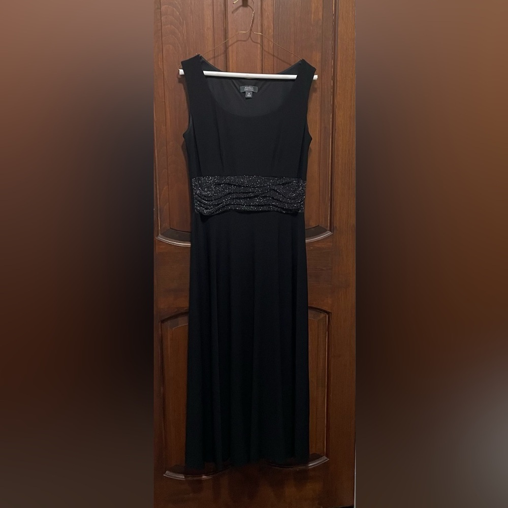 Dressbarn Collectione Women’s size 10 black Maxi dress. Detailed, pullover